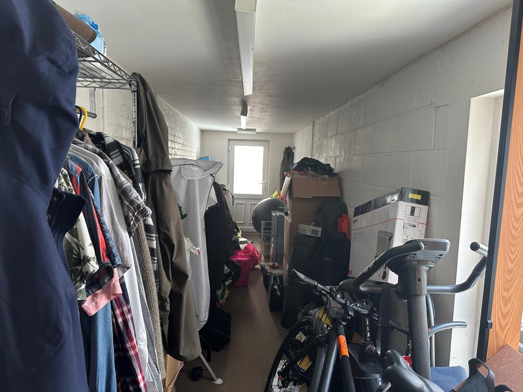 Lot: 9 - SEMI-DETACHED PROPERTY FOR INVESTMENT - Store room